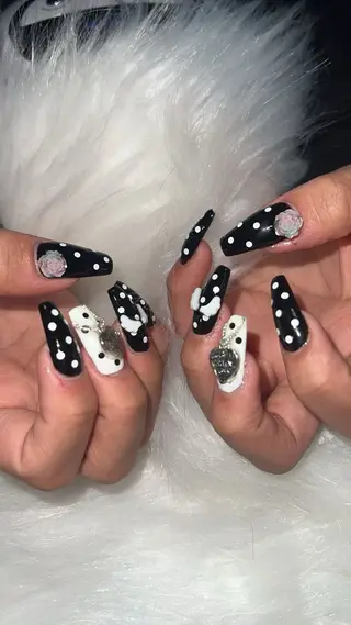 ネイル OPHELIA 𓃛のネイルデザイン