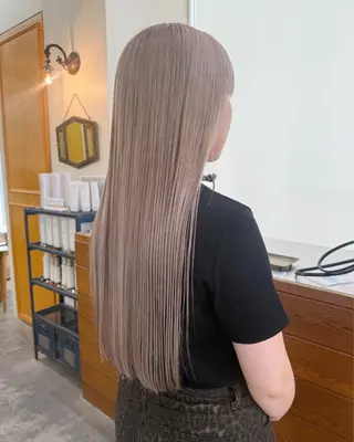 ロング カラー ハイトーン🦢 Natsumiのヘアスタイル