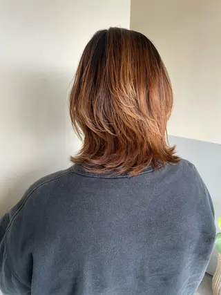 ミディアム 小久保 里紗のヘアスタイル