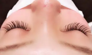 マツエク・マツパ UMEDA FIGAROのヘアスタイル