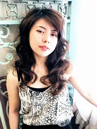 ロング カラー パーマ ヘアアレンジ 表参道Lise おおいしおりのヘアスタイル