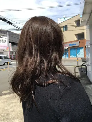 ミディアム カラー 白髪ぼかしハイライト 柳川拓哉のヘアスタイル