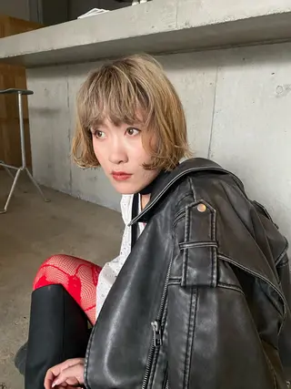 ショート レイヤーカット/ ダブルカラーサクライのヘアスタイル