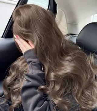 ロング カラー 透明感カラー グレージュ/あいのヘアスタイル