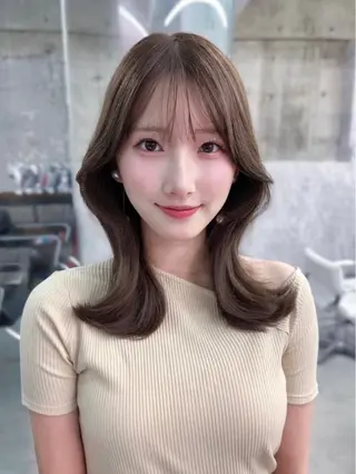 セミロング 【顔まわりレイヤー透 明感カラー今崎太河】のヘアスタイル