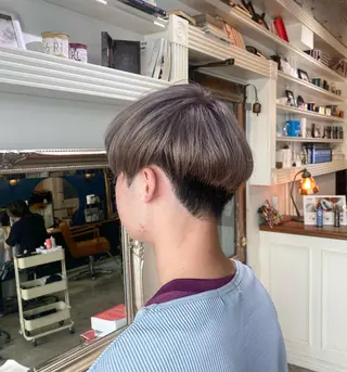 カラー ヘアアレンジ 森田翔斗 顔周りレイヤーのヘアスタイル