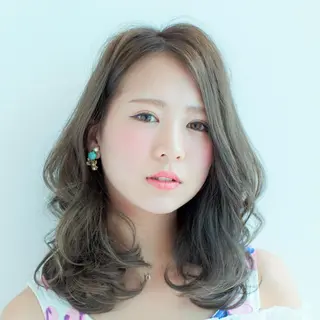 ミディアム カラー パーマ Trip by NYNY（トリップ）のヘアスタイル