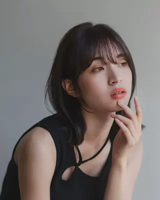 ミディアム カラー 前髪/顔周り /レイヤー/秋山 元のヘアスタイル