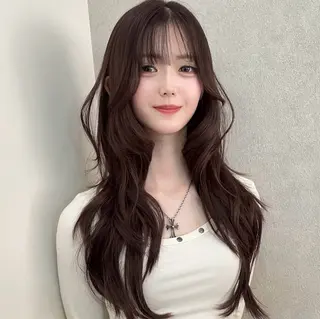 セミロング ハッシュカット🖤 レイヤー/透けカラーのヘアスタイル