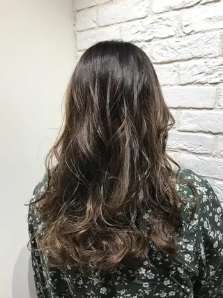 ロング カラー UMEDA FIGAROのヘアスタイル