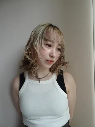 ミディアム 愛加メンズパーマ・ ボブ・ピンクカラーのヘアスタイル