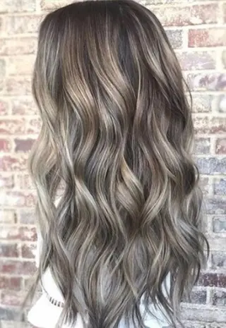 ロング カラー パーマ 大阪レミーエクステ チビ編み込みのヘアスタイル