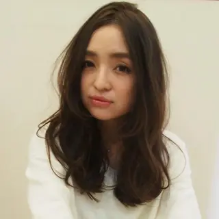 セミロング ミディアム 鎌倉 彩のヘアスタイル