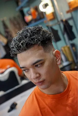 ショート パーマ TIGHT SWAG BARBERWORKS所属・TIGHT SWAG YUTOのヘアスタイル