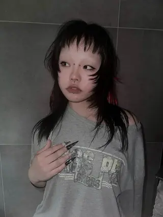 ロング ✴︎TO-MA✴︎ レッドカラー/透明感のヘアスタイル