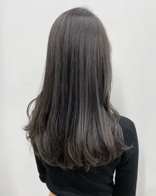 ロング カラー ✩.*Aise⟡.· 艶カラー🐈‍⬛🩶のヘアスタイル