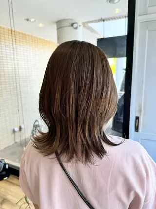 ミディアム カラー ツキダテ ユイのヘアスタイル