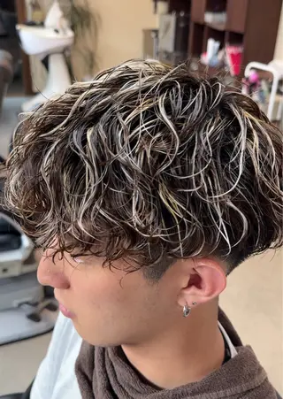 ショート カラー パーマ 【メンズパーマ特化】 美容師/岡田岳斗のヘアスタイル