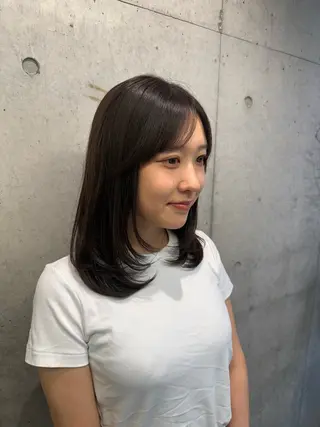 セミロング ya₥a/メンズカッ ト/透明感カラーのヘアスタイル