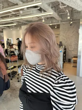 ミディアム karin💋海外 バタフライカットのヘアスタイル