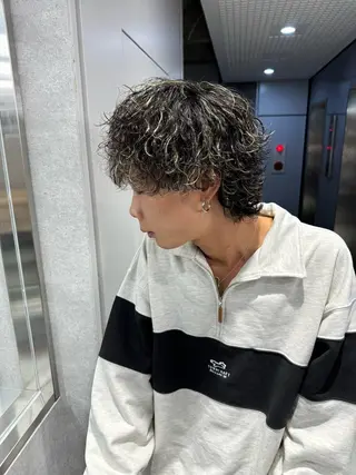 ショート カラー パーマ ヘアアレンジ メンズ スパイキー/フェザー /波巻き/かいとのヘアスタイル