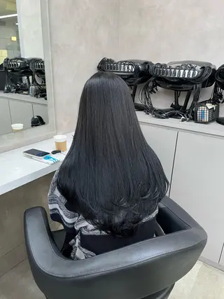 ロング 寒色＆ブリーチ特化 寒色MiOのヘアスタイル