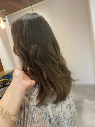 ロング カラー no4ナチュラル戸祭所属・山越 美裕樹のヘアスタイル