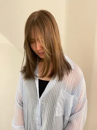 セミロング カラー 渋谷 留菜のヘアスタイル