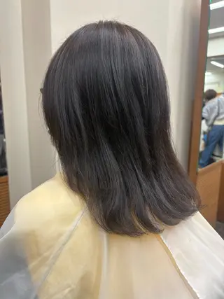 ミディアム 矢代 彩華のヘアスタイル