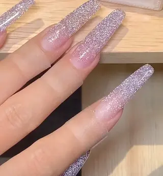 ネイル pink ladyサロン所属・べ にのネイルデザイン