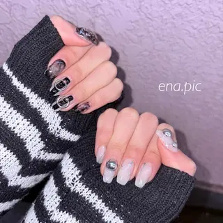 ネイル toyvenail 🖤enaのネイルデザイン