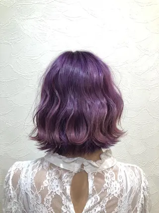 ミディアム カラー 佐治 梨乃のヘアスタイル