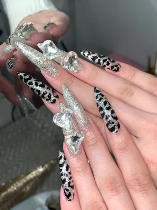 ネイル NES NAIL所属・さゆり￤推しキャラ ￤ロングネイル🩷のネイルデザイン