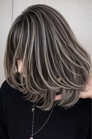 ミディアム Vel新宿所属・白髪ぼかし特化 三澤はるかのヘアスタイル