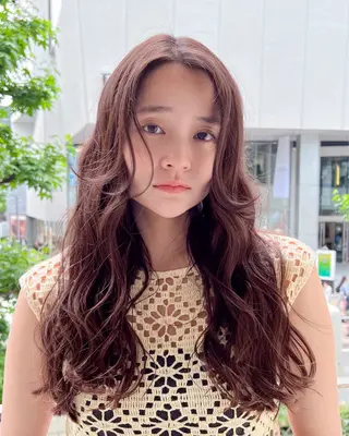 セミロング パーマ 髪質改善カラー Unami 太田英寿のヘアスタイル