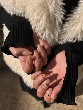 ミディアム each所属・𝐞𝐚𝐜𝐡 nanami🩰のネイルデザイン