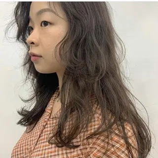 セミロング パーマ Aust hair Stella新宿所属・Yuki☺︎パーマ レイヤーカットのヘアスタイル