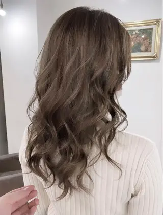 セミロング カラー 👑圧倒的カラー👑 佐々木祐希のヘアスタイル