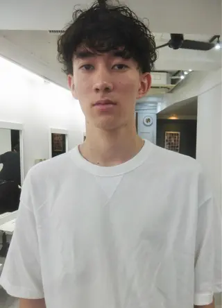 ミディアム パーマ メンズ グランジヘア 無造作ヘアHYUGAのヘアスタイル