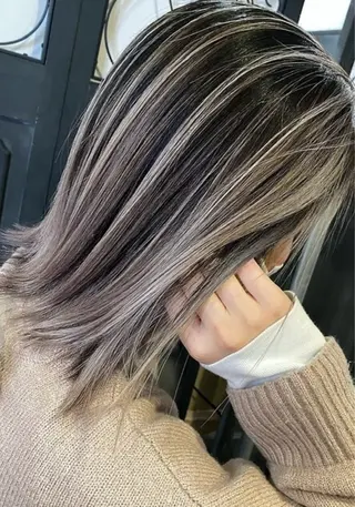 セミロング XELVE所属・レイヤーカット特化 💜SARIのヘアスタイル