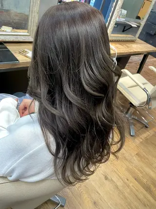 ロング カラー 羽山 笑夢のヘアスタイル