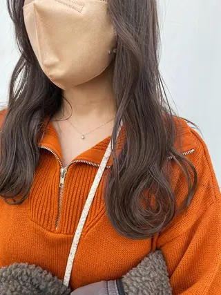 セミロング W所属・小林 朋花のヘアスタイル