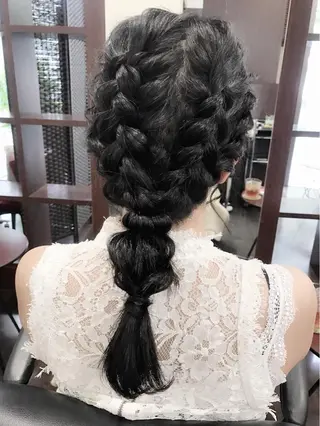 セミロング ヘアアレンジ 沢田 瞳のヘアスタイル