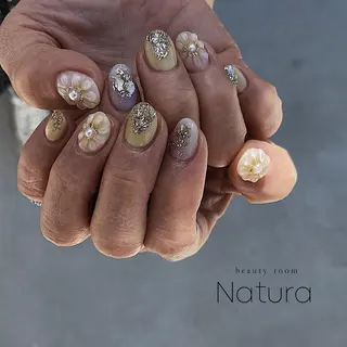 ネイル マツエク・マツパ アイブロウ beautyroom Naturaのネイルデザイン