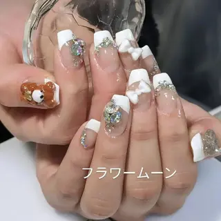 ネイル フラワー ムーンのネイルデザイン