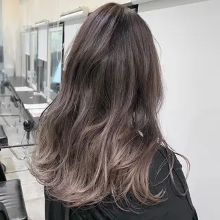 ロング カラー 喜友名 泉樹のヘアスタイル