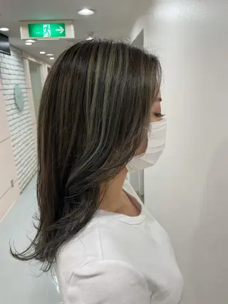 セミロング カラー akane .のヘアスタイル