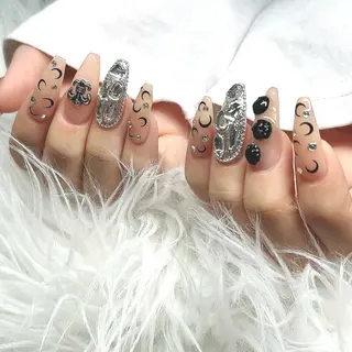 ネイル LIB VALLA Yuri🍭🖤のネイルデザイン