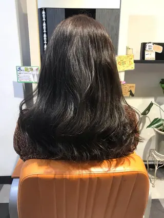 ロング 岡本 真実のヘアスタイル
