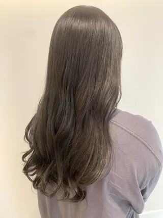 ロング カラー i.+OMOTESANDO所属・mei / 艶カラー ミディアム レイヤーのヘアスタイル
